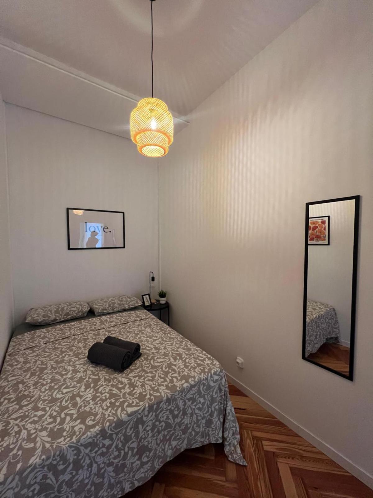 Private Rooms In Magdalena Street Madrid Exterior photo