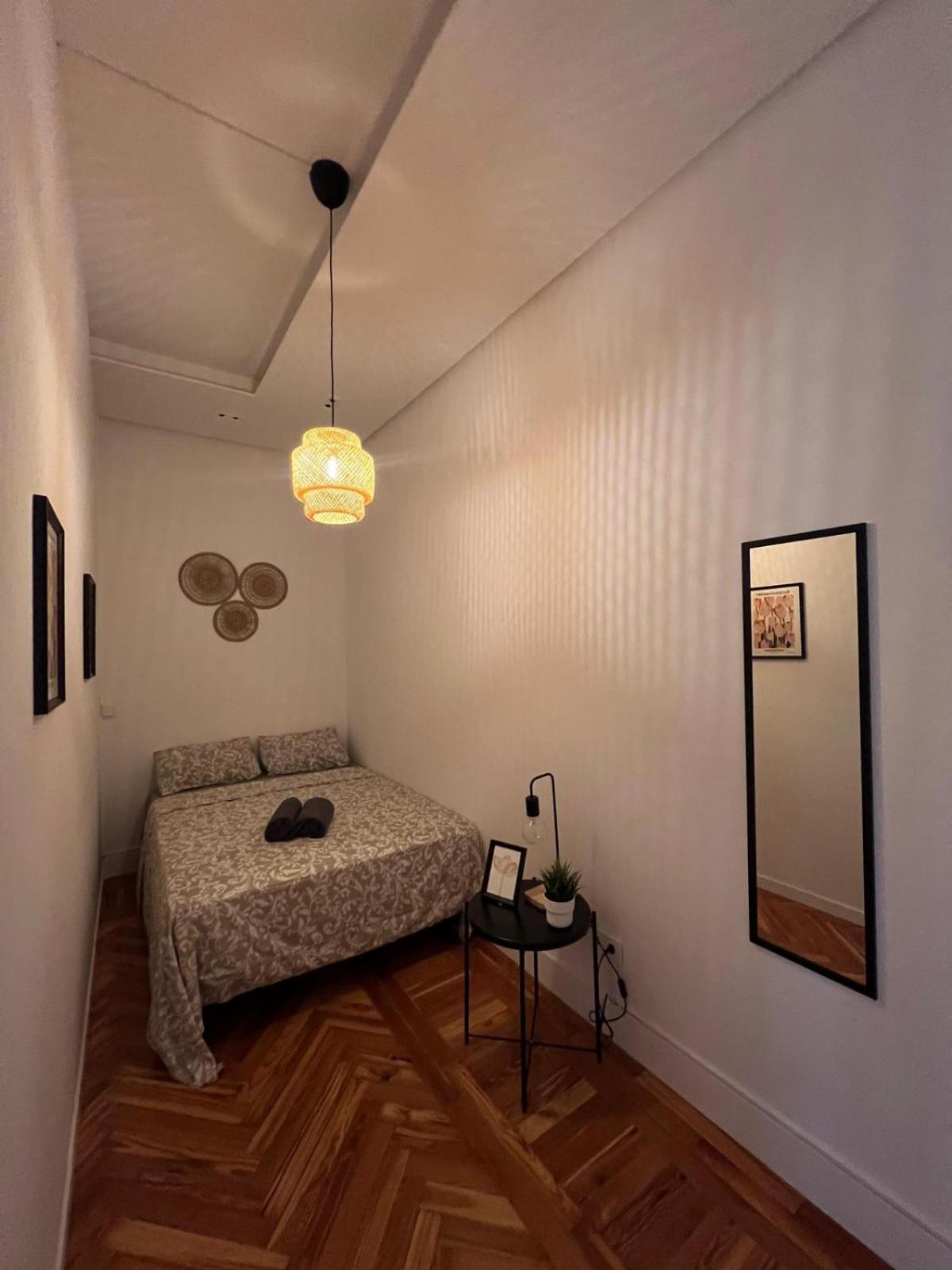Private Rooms In Magdalena Street Madrid Exterior photo