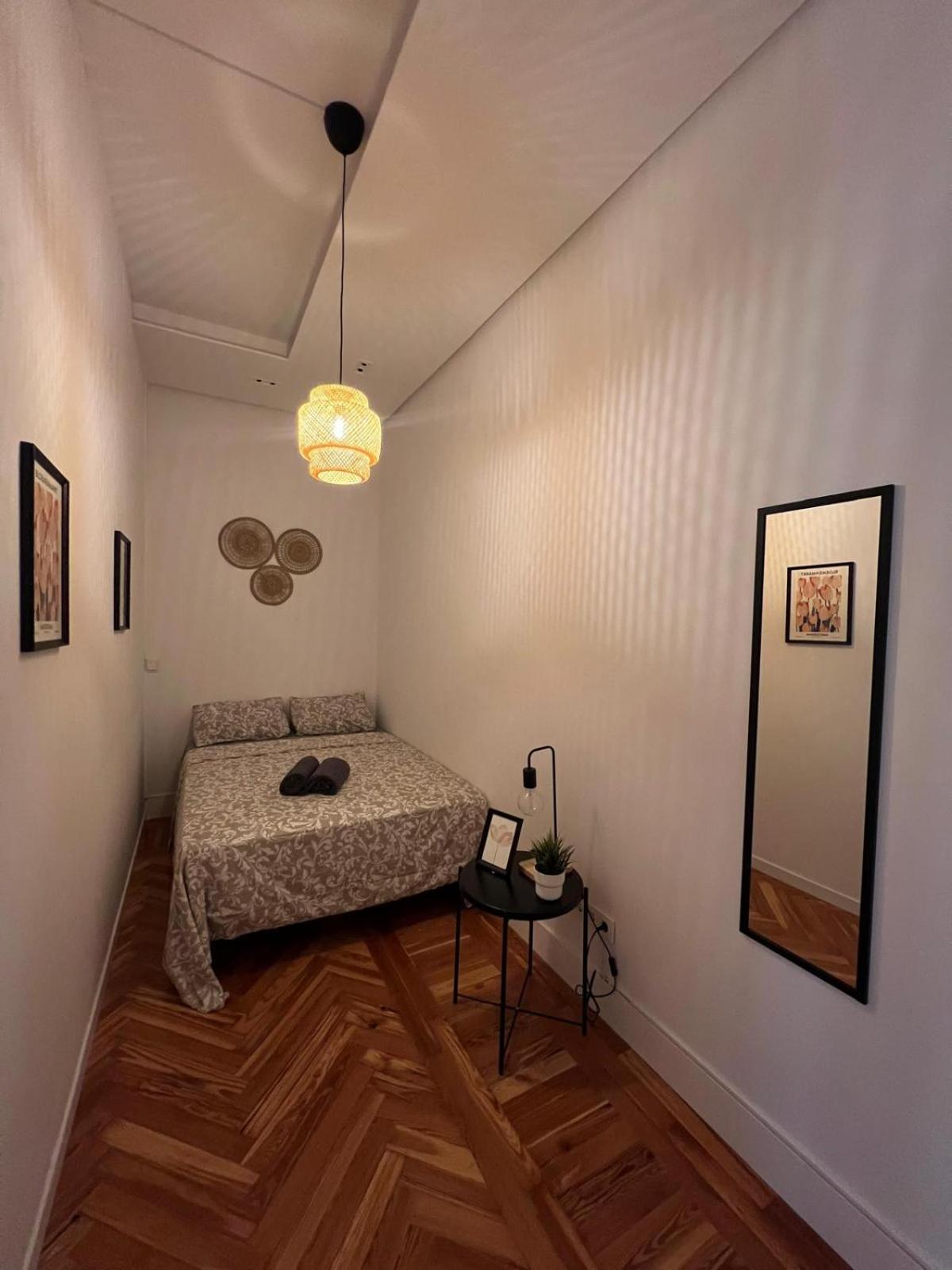 Private Rooms In Magdalena Street Madrid Exterior photo