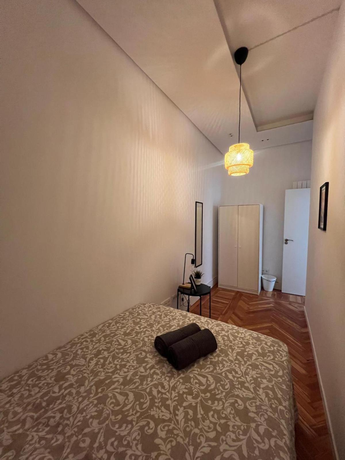Private Rooms In Magdalena Street Madrid Exterior photo