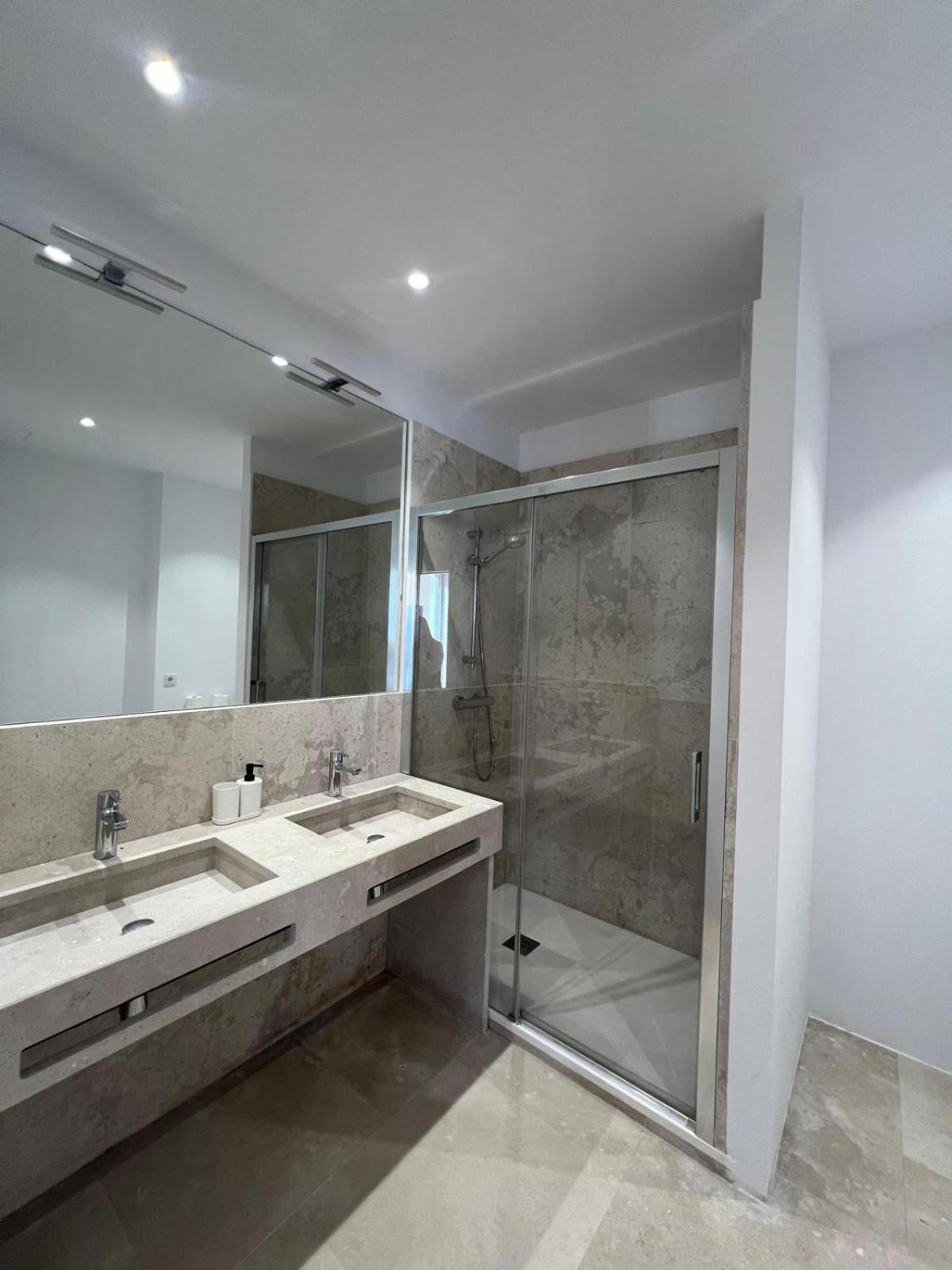 Private Rooms In Magdalena Street Madrid Exterior photo