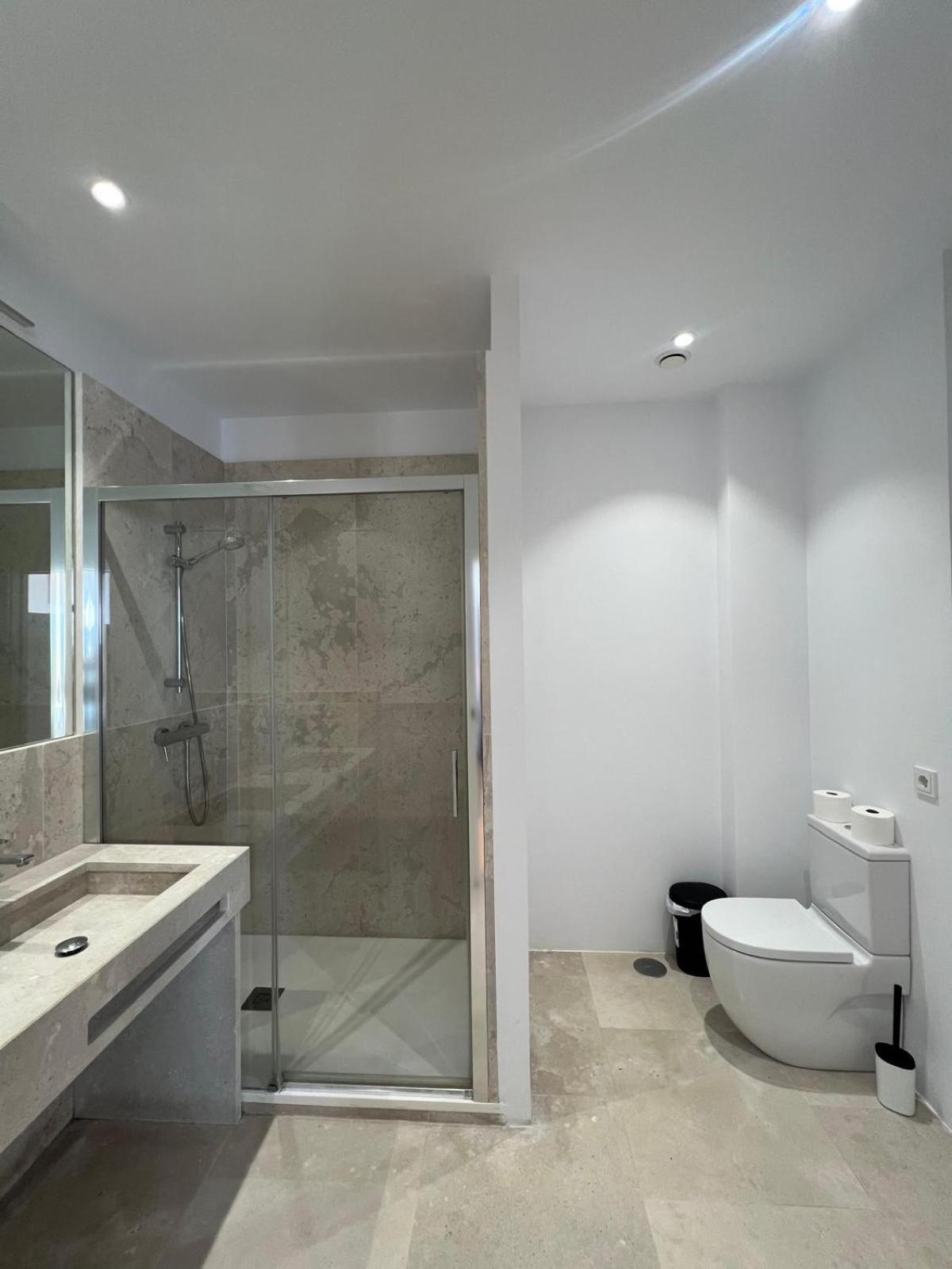 Private Rooms In Magdalena Street Madrid Exterior photo